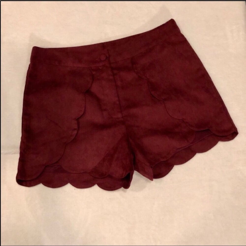 Leith Burgundy Faux Suede Scallop Shorts Size Small